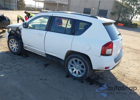 2017 Jeep Compass Latitude Fwd z USA, uszkodzony, nr VIN 1C4NJCEA9HD117473